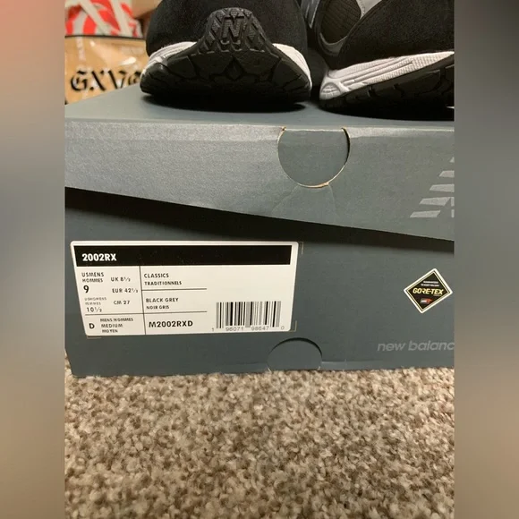 New Balance 2002r Gore-tex size 9 - Picture 2 of 8